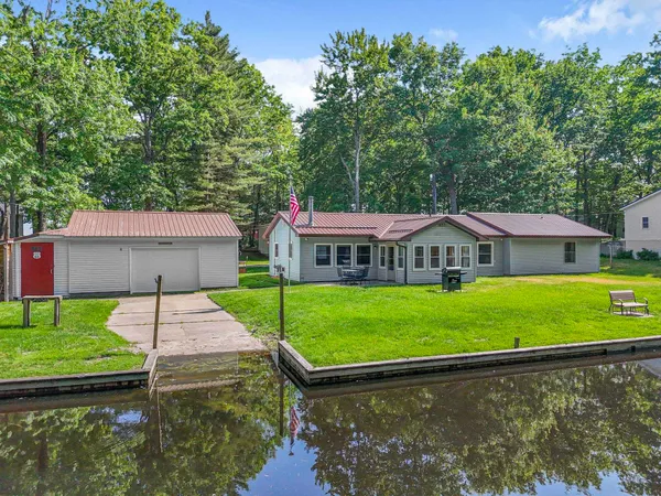 $439,000 | 311 West Lake Drive, Cadillac, MI 49601