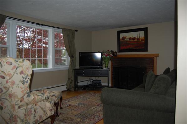 1 Lyndon Road Sharon, MA 02067 - Photo 3 of 20