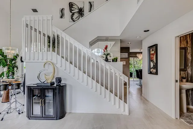 a view of entryway with livingroom