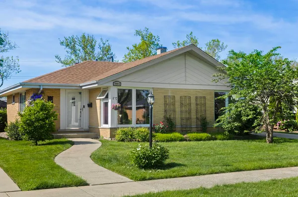 $3,600 | 10813 Berkshire Street, Westchester, IL 60154