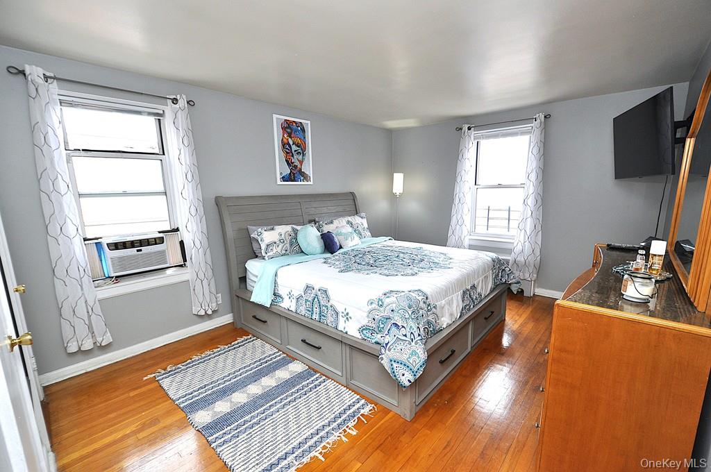 1 Vincent Road, Unit 6B Bronxville, NY 10708 - Photo 15 of 28 a bedroom with a bed and a flat screen tv