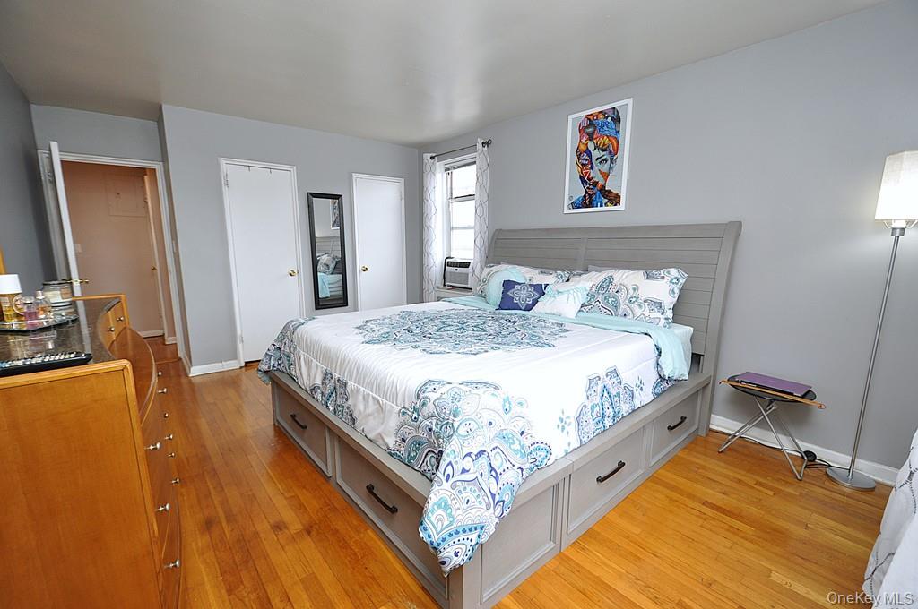 1 Vincent Road, Unit 6B Bronxville, NY 10708 - Photo 16 of 28 a large bed sitting in a bedroom next to a window
