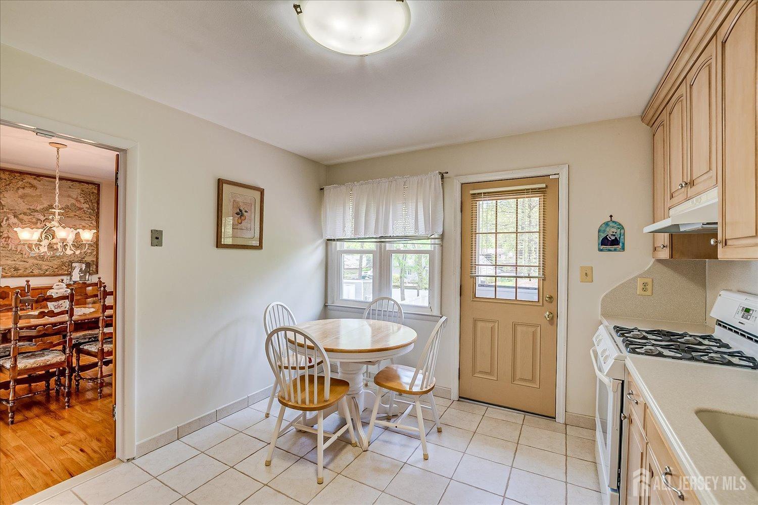 807 New Dover Road Edison, NJ 08820 - Photo 16 of 41 a dining room with furniture and window