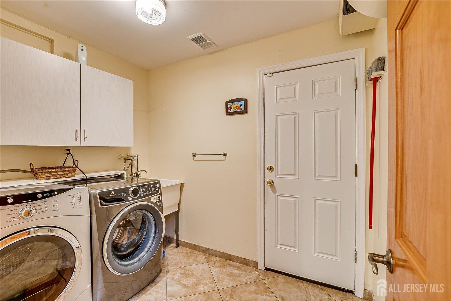807 New Dover Road Edison, NJ 08820 - Photo 36 of 41 a utility room with dryer and washer