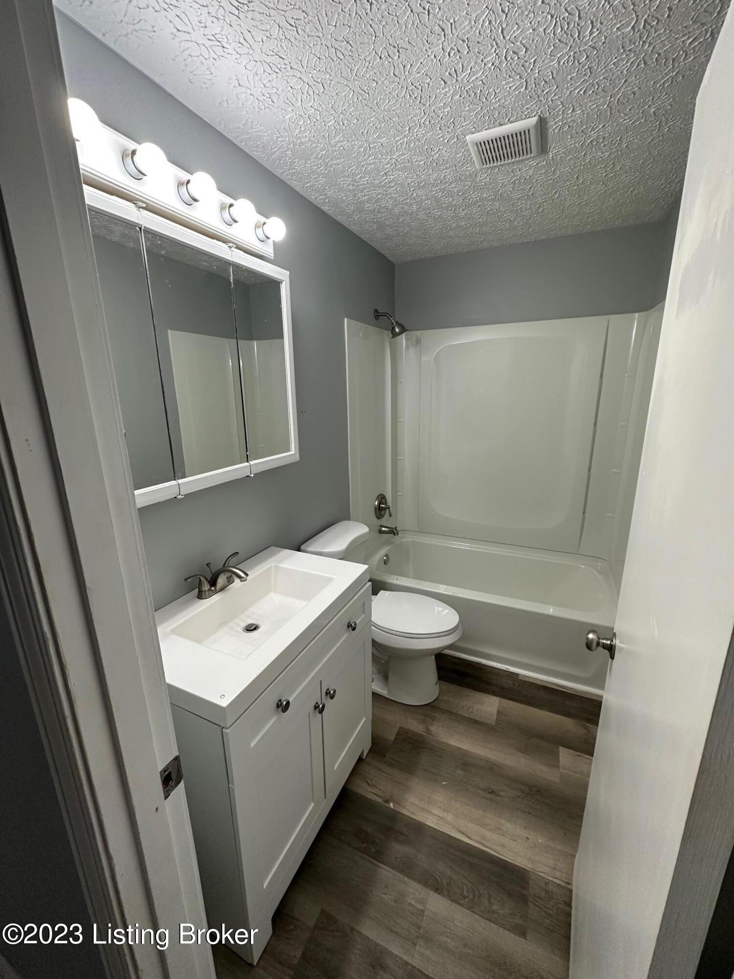 6800 Aron Road Louisville, KY 40258 - Photo 4 of 12 IMG_3638