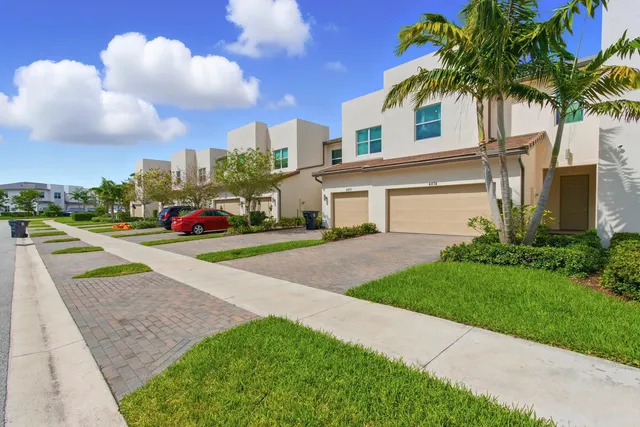 $3,200 | 4874 Navali Drive, Lake Worth, FL 33467
