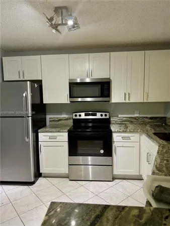 $2,100 | 1770 Northeast 191st Street, Unit 5051, Miami, FL 33179