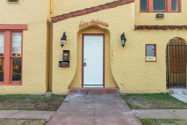 $900 | 1630 West Rosewood Avenue, Unit C, San Antonio, TX 78201