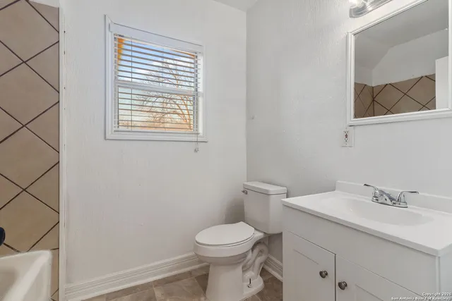 $975 | 1630 West Rosewood Avenue, Unit C, San Antonio, TX 78201