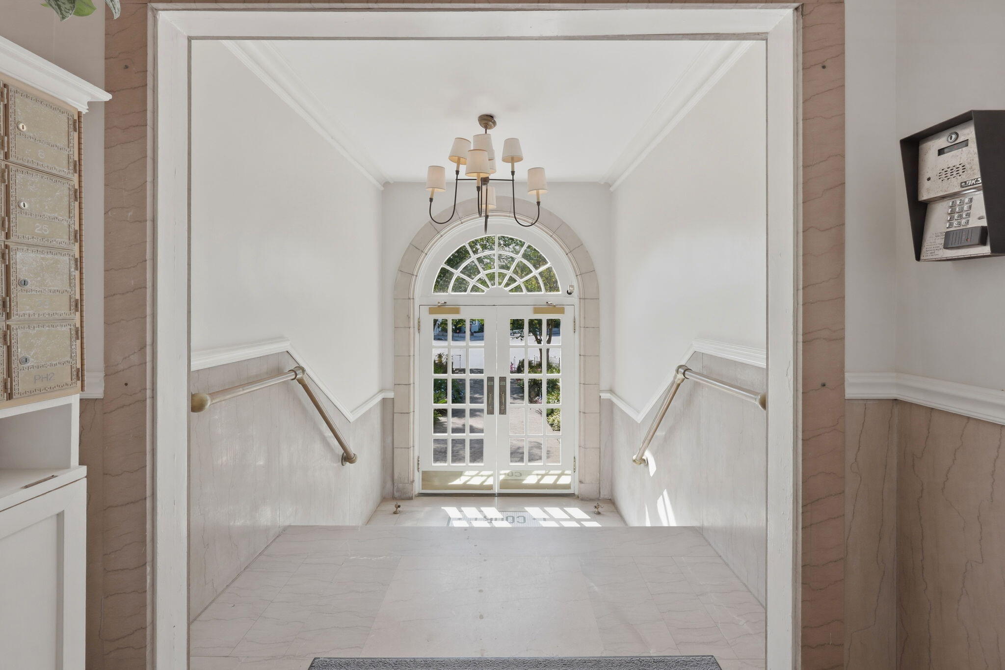 63 Rutledge Avenue, Unit 26 Charleston, SC 29401 - Photo 5 of 33 Entry