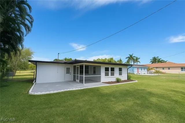 $1,995 | 4123 Southeast 3rd Avenue, Cape Coral, FL 33904