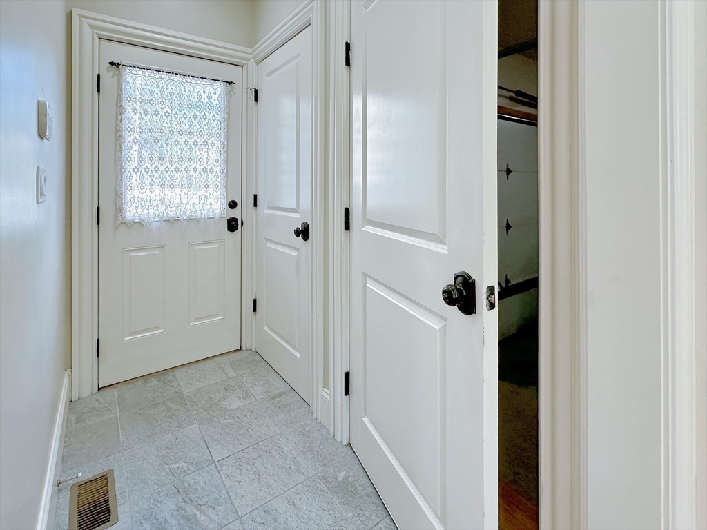 9 Vine Street Newton, MA 02467 - Photo 19 of 42