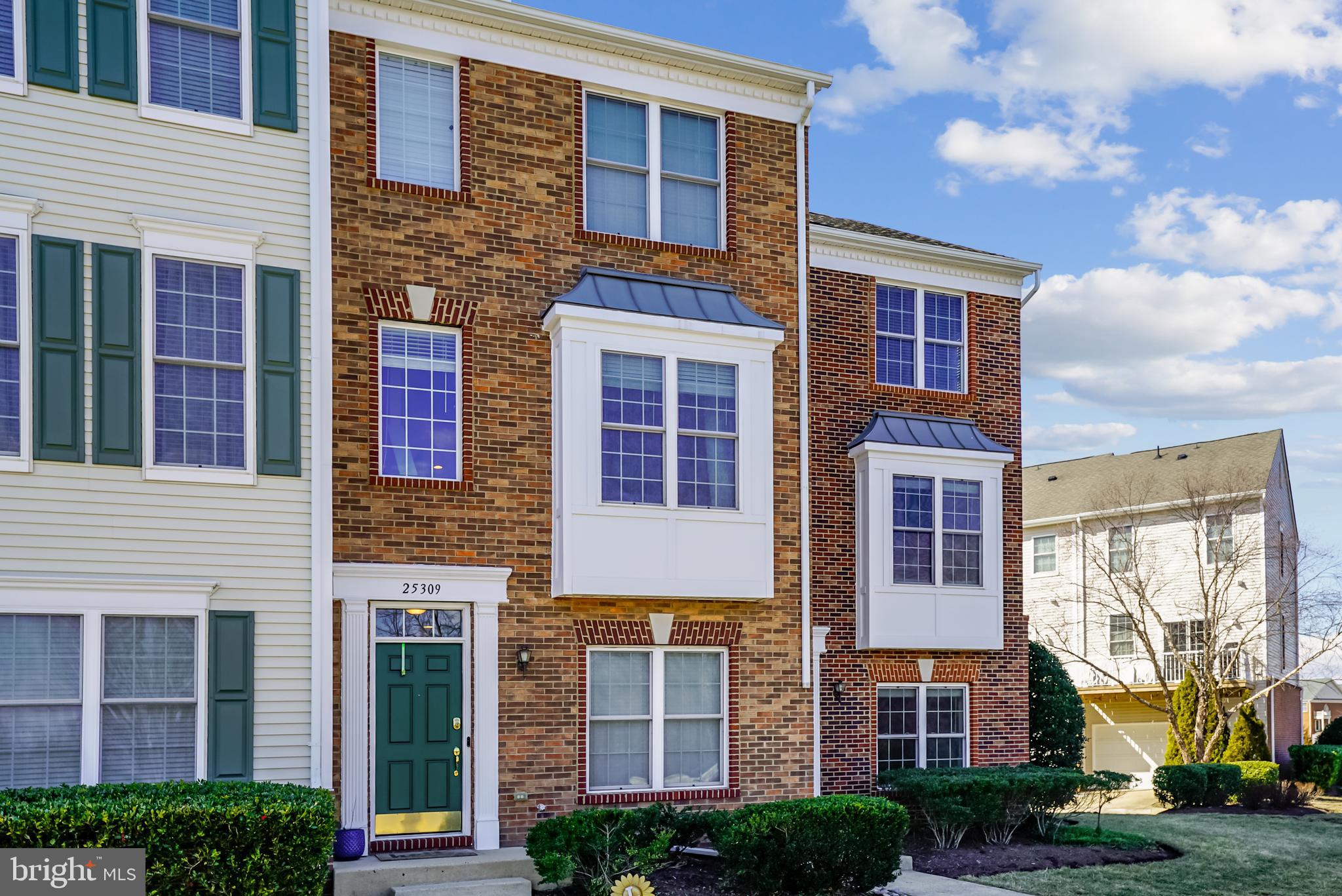 25309 Crossfield Drive Chantilly, VA 20152 - Photo 1 of 41