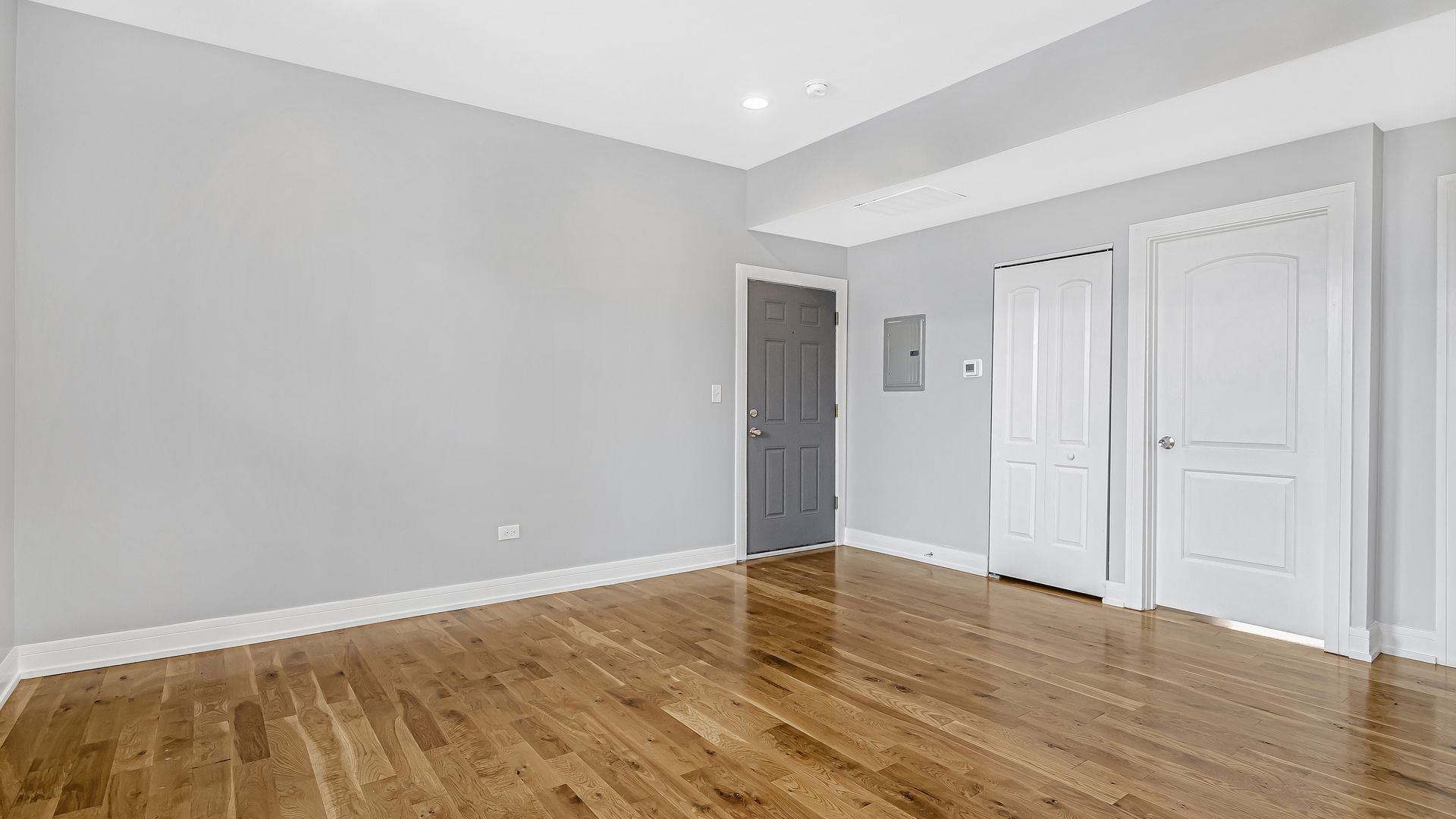 342 East 50th Street, Unit 1 Chicago, IL 60615 - Photo 6 of 16 a view of an empty room