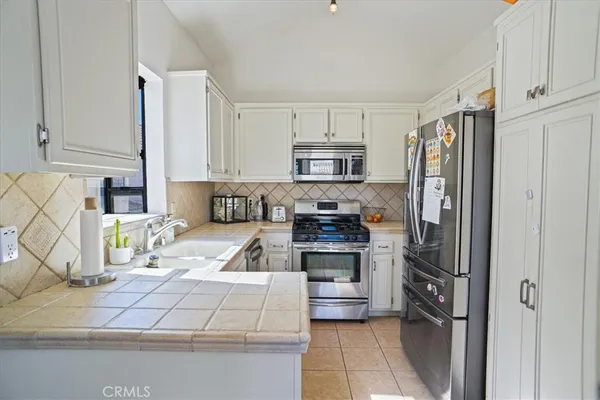 $459,000 | 18107 Erik Court, Unit 462, Canyon Country, CA 91387