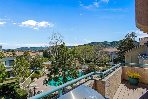 $459,000 | 18107 Erik Court, Unit 462, Canyon Country, CA 91387