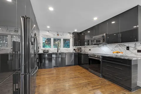 $1,200,000 | 1866 Berry Lane, Des Plaines, IL 60018