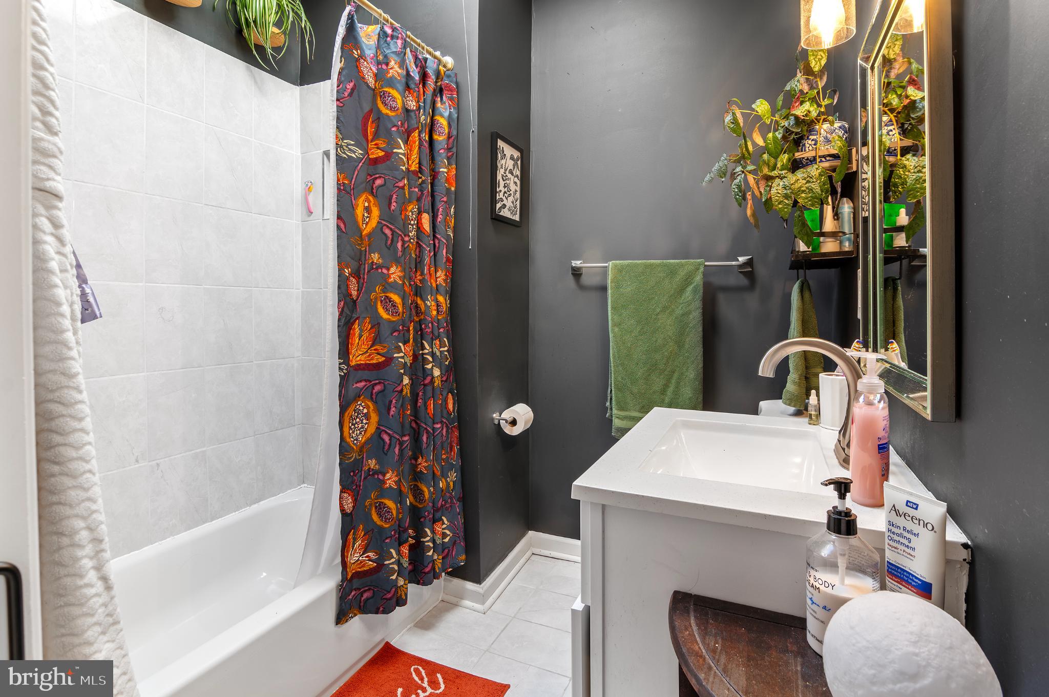 505 South Lehigh Street Baltimore, MD 21224 - Photo 13 of 25 a bathroom with a sink toilet and shower