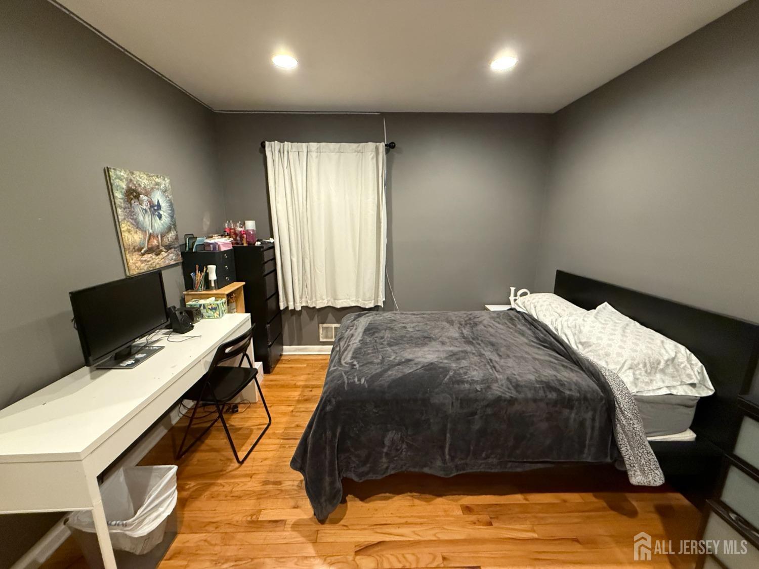 420 Seneca Avenue Middlesex, NJ 08846 - Photo 11 of 25 a bedroom with a bed and a table