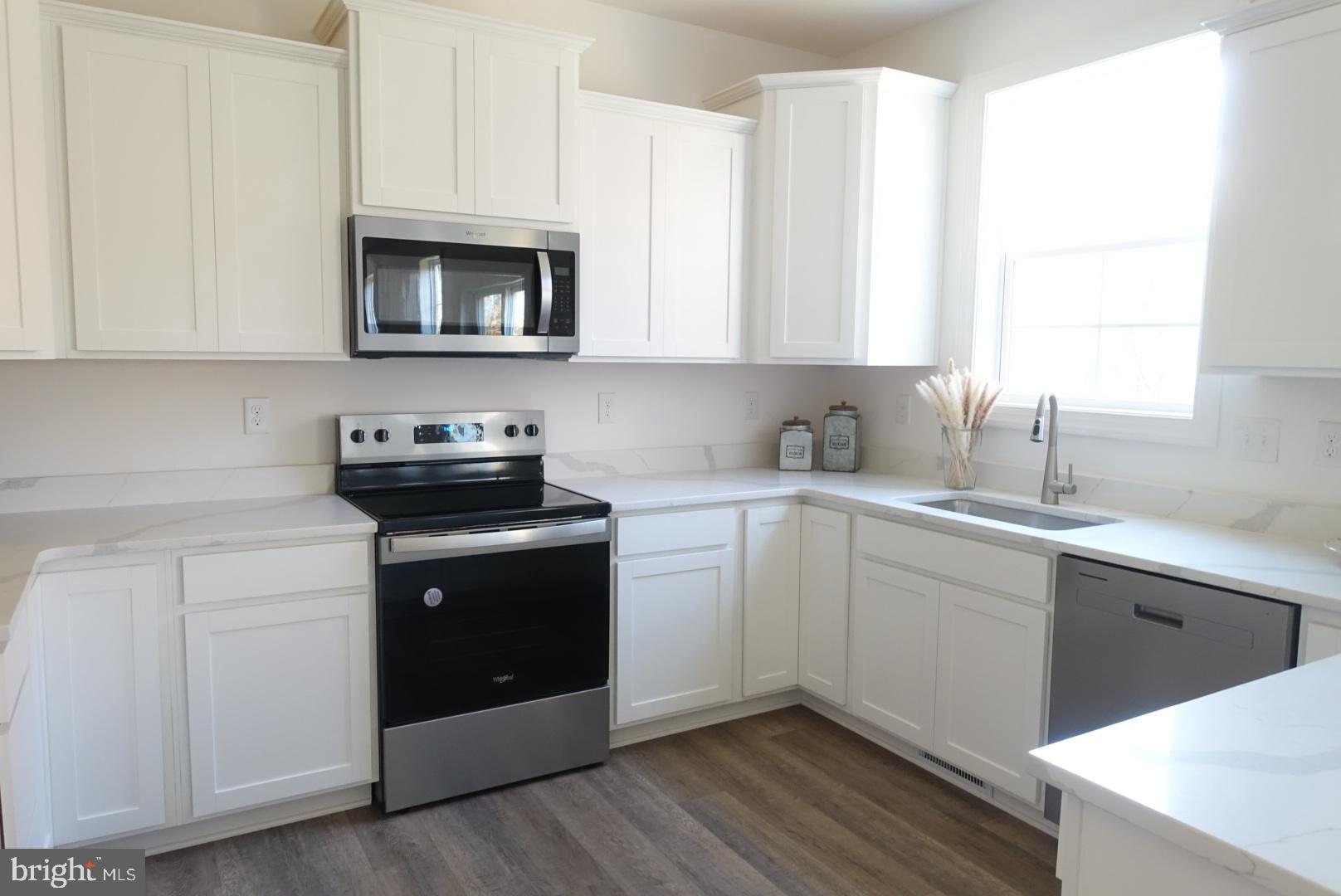 221 Kinneman Road, Unit 28 Abbottstown, PA 17301 - Photo 5 of 26 a kitchen with a sink stove and microwave