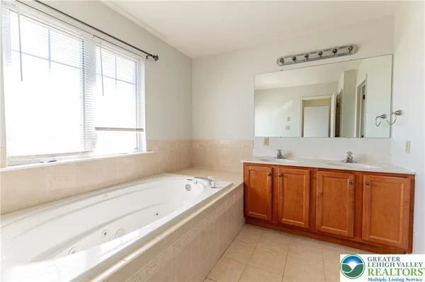 $479,900 | 8376 Scenic View Drive, Breinigsville, PA 18031