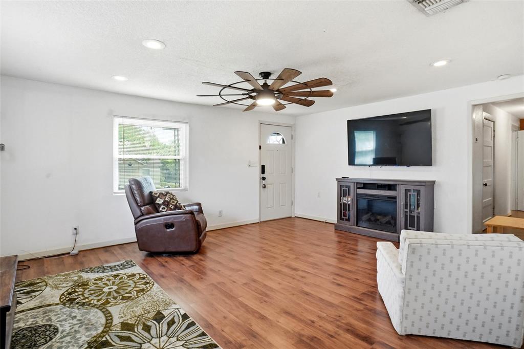 904 South Perrin Street Decatur, TX 76234 - Photo 10 of 31