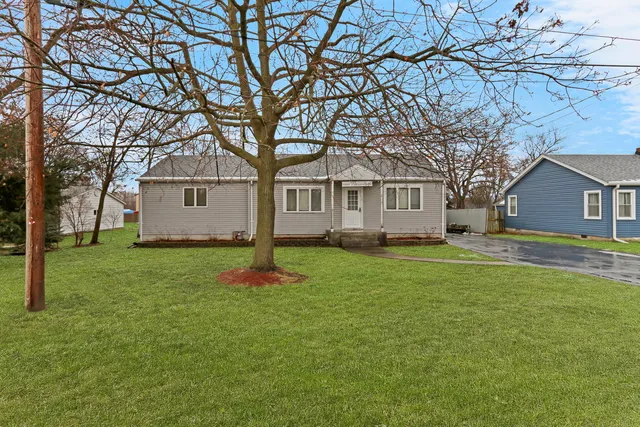 $250,000 | 41085 North 1st Street, Antioch, IL 60002