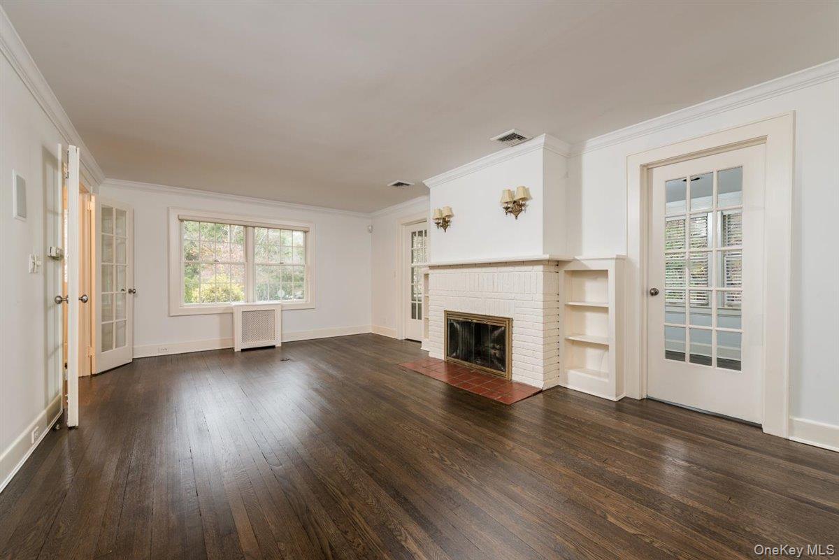 16 Lodge Road Great Neck, NY 11021 - Photo 12 of 24