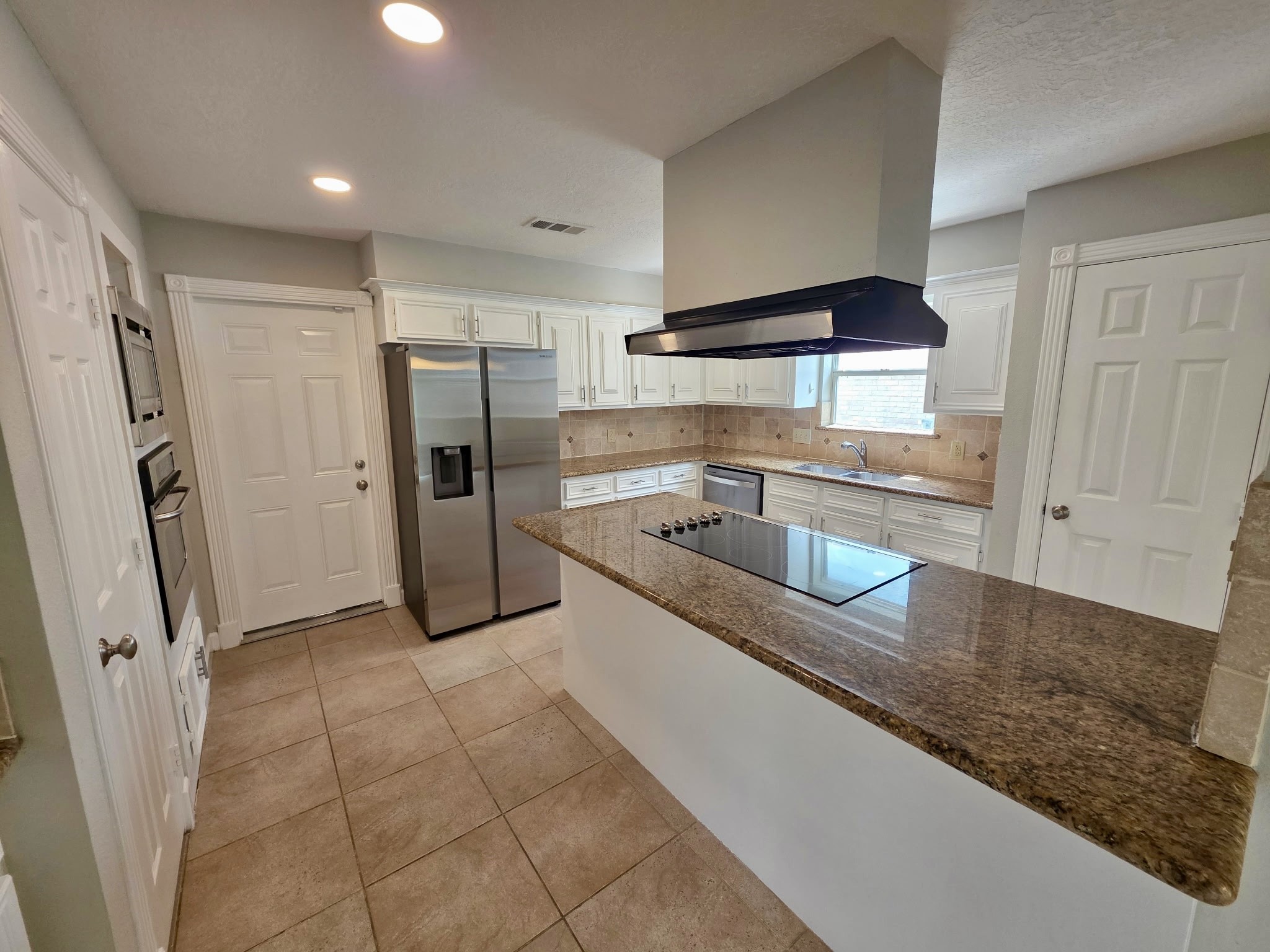 16007 Mill Point Drive Houston, TX 77059 - Photo 18 of 38