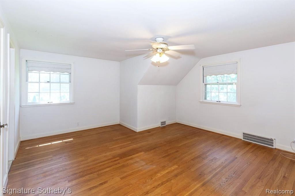 27745 Rackham Drive Lathrup Village, MI 48076 - Photo 20 of 36