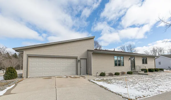 $204,500 | 2211 Virginia Drive, Manitowoc, WI 54220