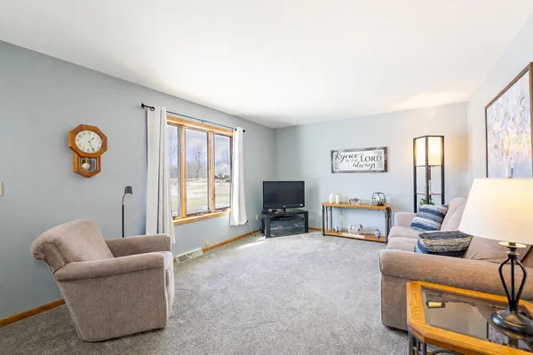 $204,500 | 2211 Virginia Drive, Manitowoc, WI 54220