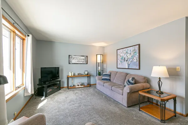 $204,500 | 2211 Virginia Drive, Manitowoc, WI 54220