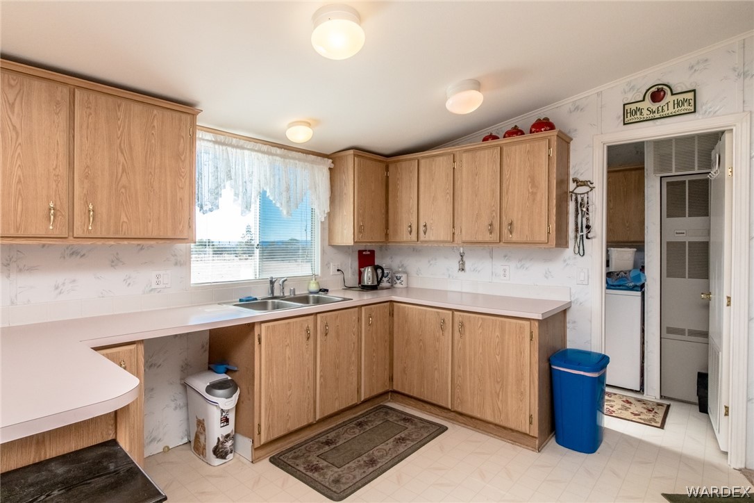 2872 McConnico Road Golden Valley, AZ 86413 - Photo 18 of 47 Kitchen