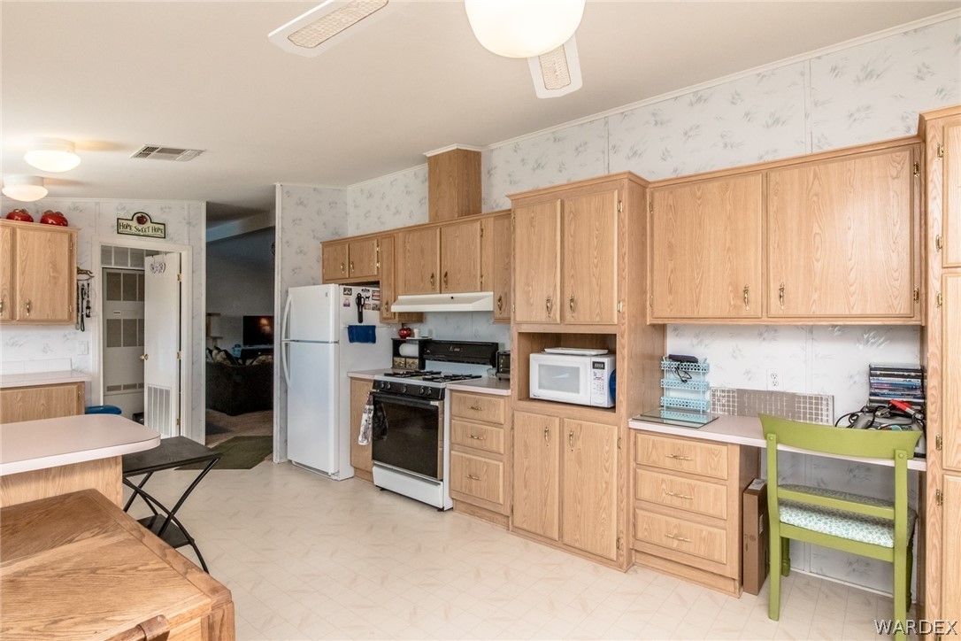 2872 McConnico Road Golden Valley, AZ 86413 - Photo 21 of 47 Kitchen.