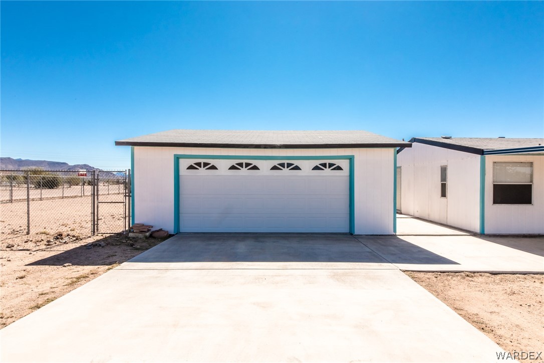 2872 McConnico Road Golden Valley, AZ 86413 - Photo 5 of 47 Two Car Garage.