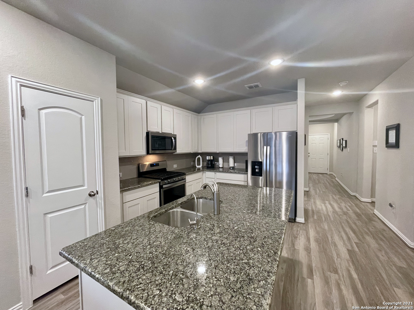 1212 Loma Ranch New Braunfels, TX 78132 - Photo 8 of 24