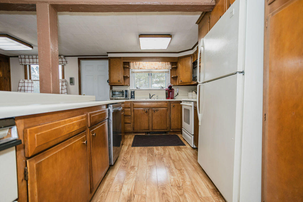38 High Street Wilton, ME 04294 - Photo 8 of 49 taylor-kaminsky-photo-19