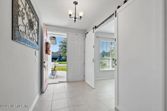 a view of an entryway with a livingroom