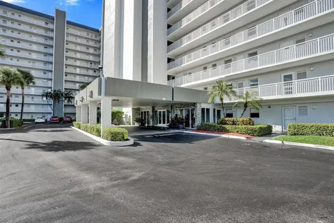 $350,000 | 801 South Federal Highway, Unit PH14, Pompano Beach, FL 33062