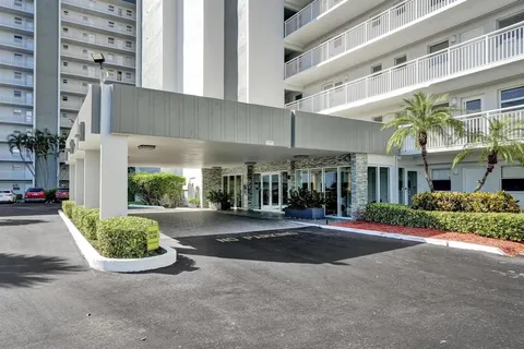 $350,000 | 801 South Federal Highway, Unit PH14, Pompano Beach, FL 33062