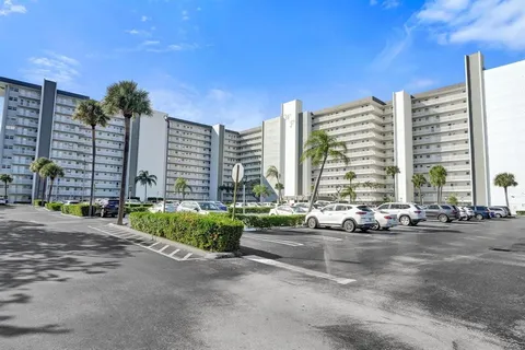 $350,000 | 801 South Federal Highway, Unit PH14, Pompano Beach, FL 33062
