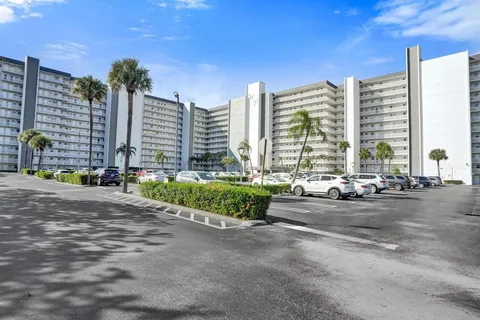 $350,000 | 801 South Federal Highway, Unit PH14, Pompano Beach, FL 33062