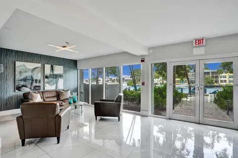 $350,000 | 801 South Federal Highway, Unit PH14, Pompano Beach, FL 33062