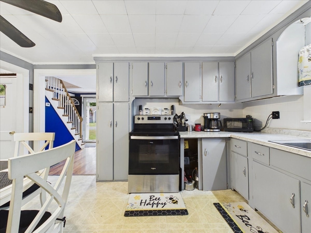 9 Ash Road Halifax, MA 02338 - Photo 13 of 35