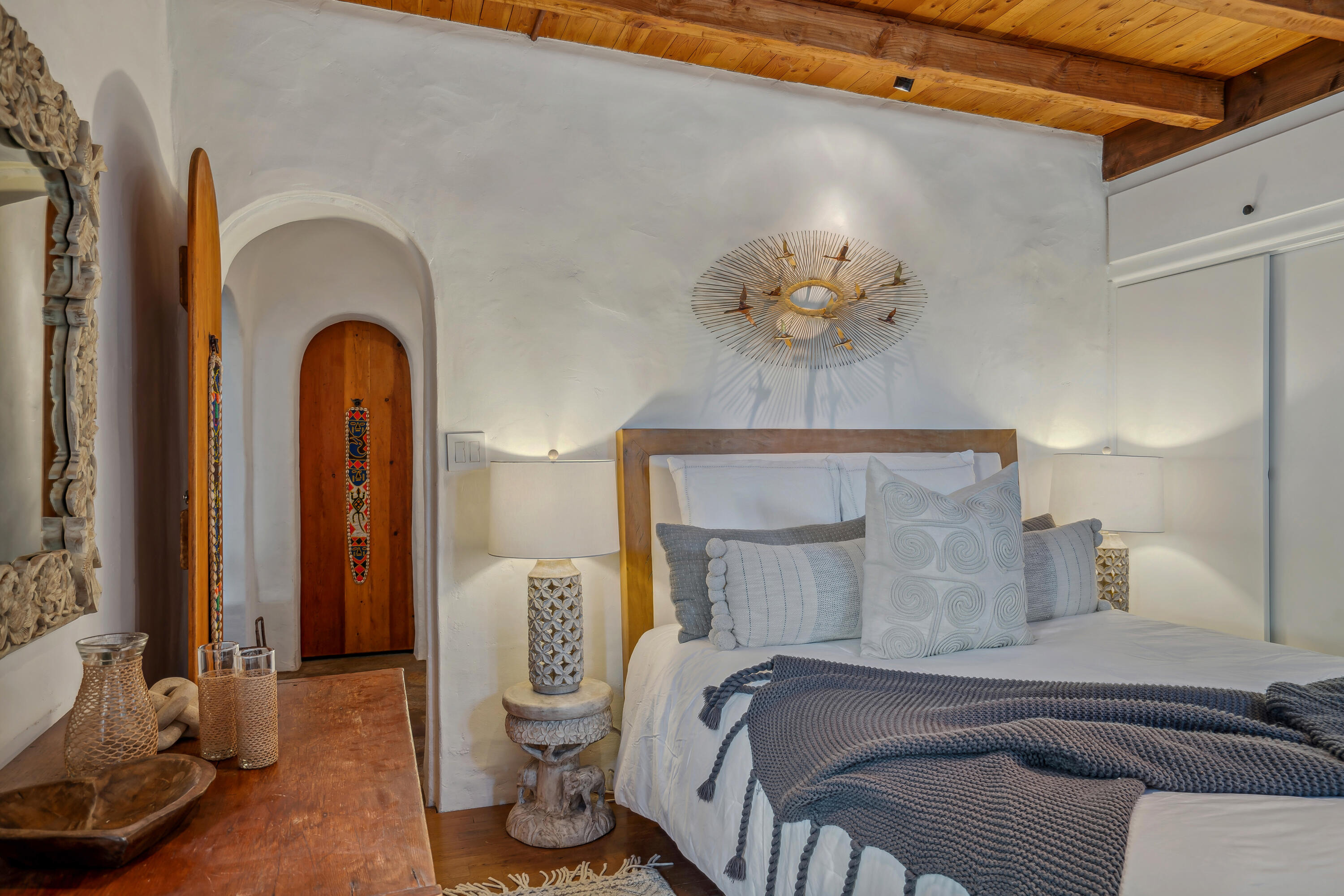 71607 Sahara Road Rancho Mirage, CA 92270 - Photo 37 of 118 a bed room with a bed and a painting