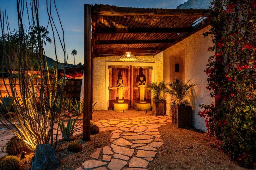 71607 Sahara Road Rancho Mirage, CA 92270 - Photo 7 of 118 SA - 55.jpg-entry statues-twilight