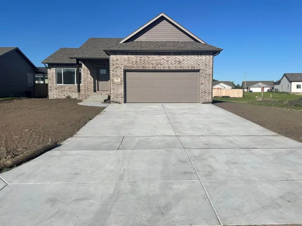 $260,000 | 711 North Wakefield Avenue, Valley Center, KS 67147