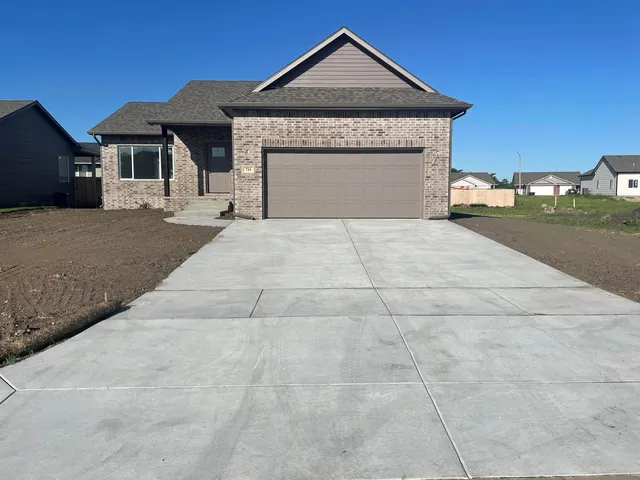 $260,000 | 711 North Wakefield Avenue, Valley Center, KS 67147