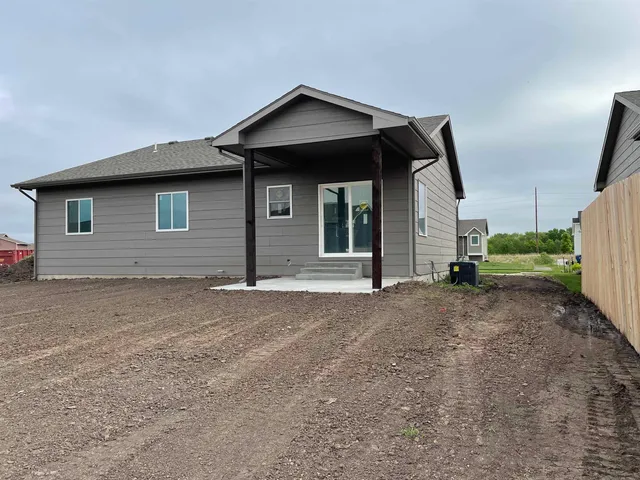 $260,000 | 711 North Wakefield Avenue, Valley Center, KS 67147